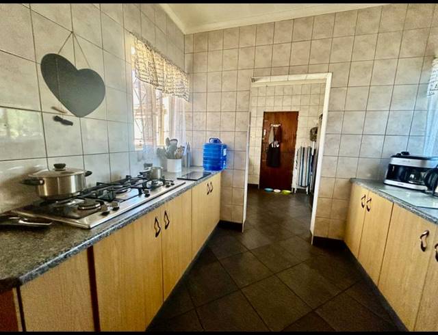 3 BEDROOM HOUSE FOR SALE IN FLORA GARDENS